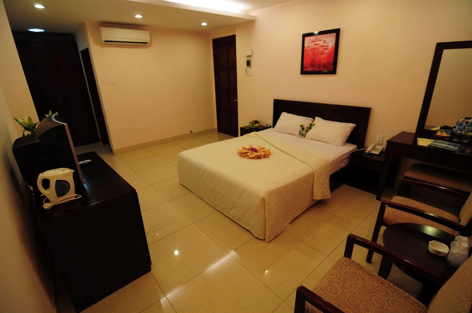 Phuoc Loc Tho 1 Hotel Хошимин Екстериор снимка