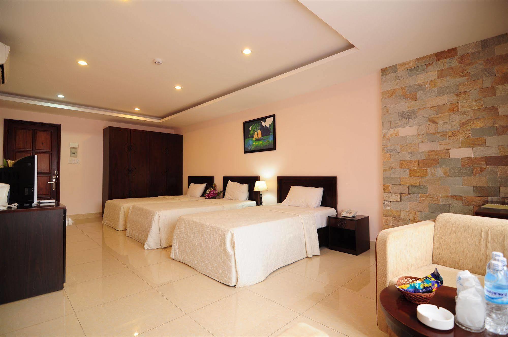 Phuoc Loc Tho 1 Hotel Хошимин Екстериор снимка